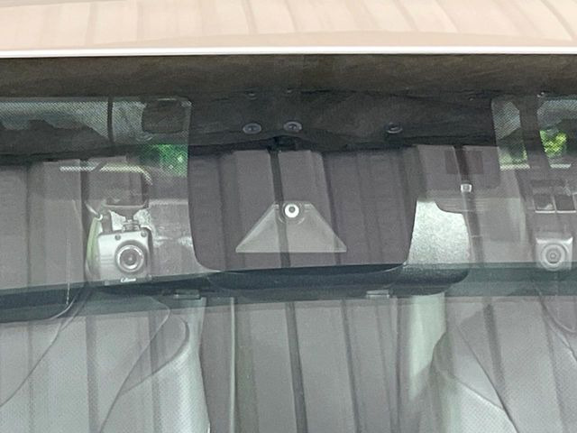 【トヨタセーフティセンス】走行中に前方の車両等を認識し、衝突しそうな時は警報とブレーキで衝突回避と被害軽減をアシスト。より安全にドライブをお楽しみいただけます。