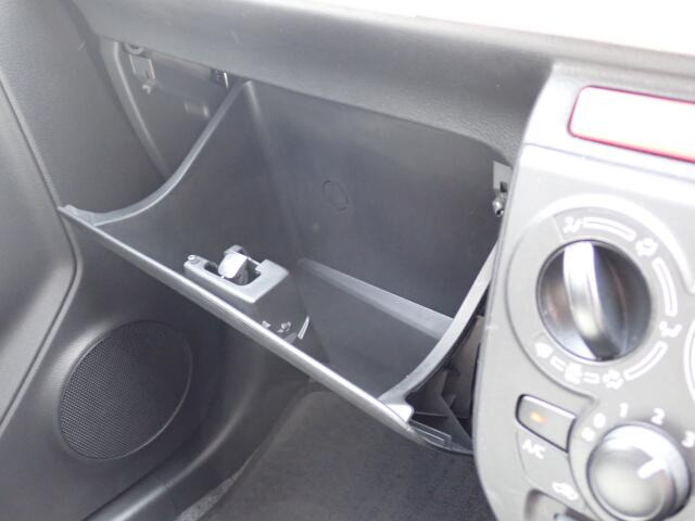 ����ȑO�ɂ͎Ԍ��ؓ��ꓙ���ވꎮ�����[�ł���O���[�u�{�b�N�X���������܂��B