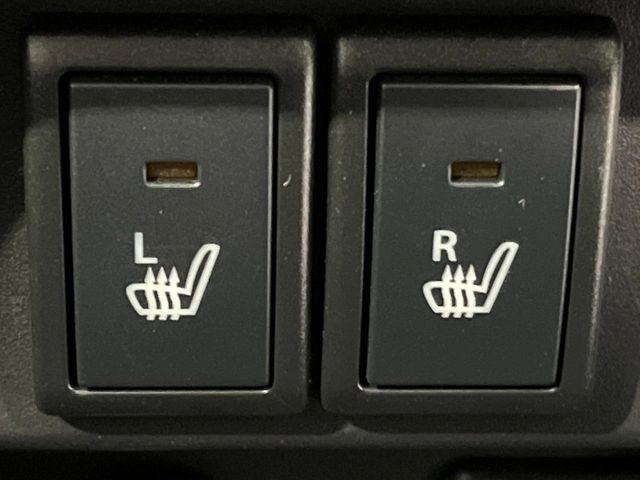 【シートヒーター】寒い日に重宝するシートヒーター!エアコンより早く温まってくれるので寒がりの人も安心ですね♪エアコンの温風は乾燥するから苦手、という方にもをおすすめです。