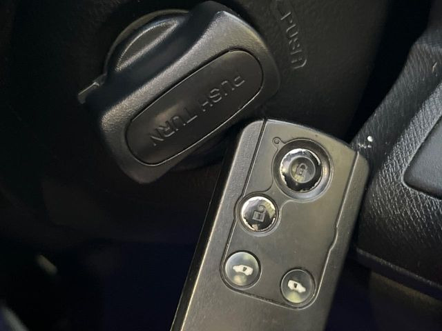 �yHonda�X�}�[�g�L�[�z�J�o����|�P�b�g�ɓ��ꂽ�܂܂ł��h�A�̎{���E�������\�ȃX�}�[�g�L�[�𑕔��B�G���W���̃I���E�I�t�����J�M�����o���K�v����������Ƃ��Ă��֗��ł���