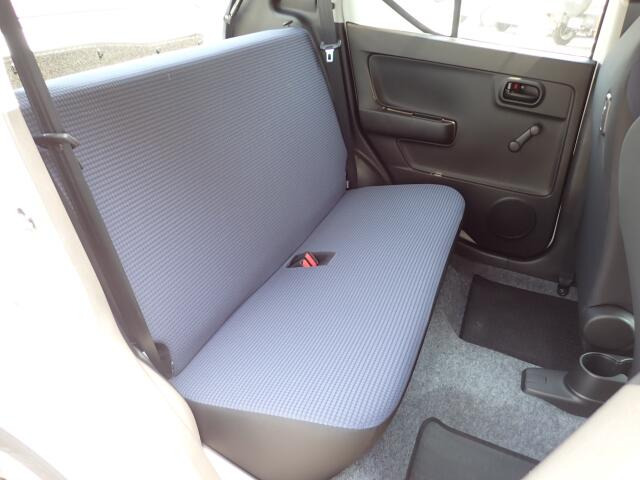 �G���W�����[�������ꂢ�ł���B�@�֋@�\�n���ǍD�ł��B�[�ԑO�ɓ_���������s���܂��B�G���W���I�C���E�I�C���t�B���^�[�E�G�A�R���t�B���^�[�E���C�p�[�S���͕K�������v���܂�