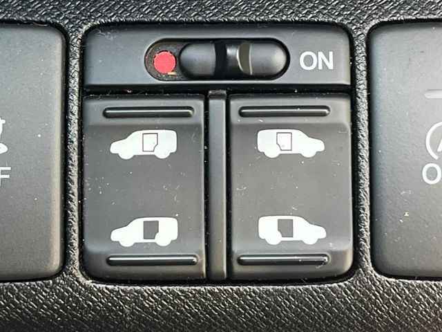 �y�����p���[�X���C�h�h�A�z�X�}�[�g�L�[��^�]�Ȃ̃X�C�b�`�Ō�ȗ����X���C�h�h�A�̊J���\���d��������͂����ăh�A���J����K�v�������A�����Ȃ��q�l�ł��ȒP�ɊJ���߂ł����K�ł���