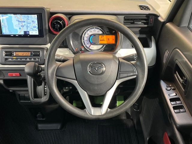 ステアリングも使用感が少なく、きれいな状態となっております♪