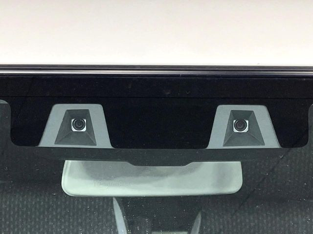 【スズキ セーフティサポート】走行中に前方の車両等を認識し、衝突しそうな時は警報とブレーキで衝突回避と被害軽減をアシスト。より安全にドライブをお楽しみいただけます。