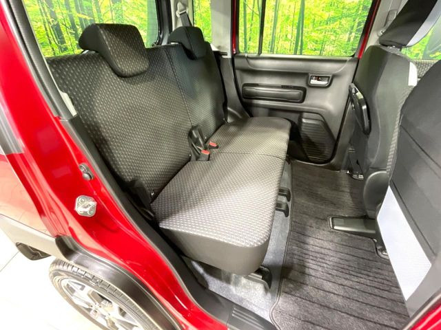後部座席も気になるようなキズ・汚れやへたり等、大きなダメージはなく、良好な状態です。