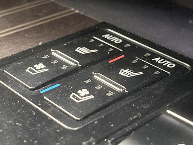 【シートベンチレーション】夏場は涼しい風でお尻や背中の熱やムレを防ぎ、冬はエアコンよりも早く温まってポカポカに!季節を問わず快適に過ごせます。