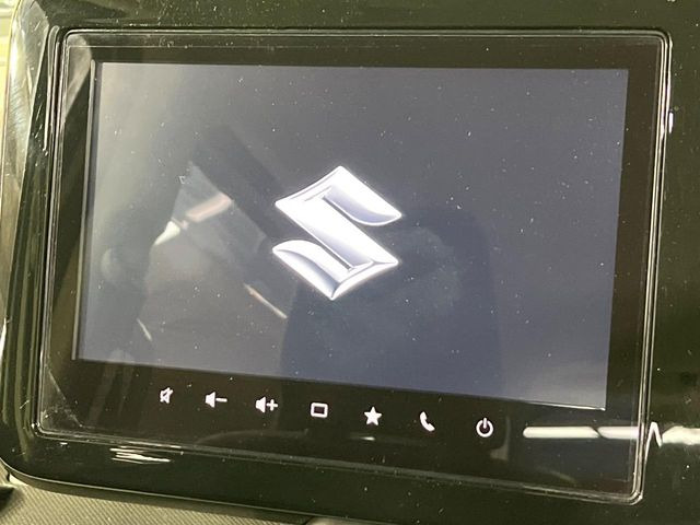 【メーカー純正9型ナビ】インテリアに溶け込むスタイリッシュな「専用設計」メーカーナビを装備♪視認性や操作性など基本性能にも優れ、より上質なカーライフをお楽しみいただけます。