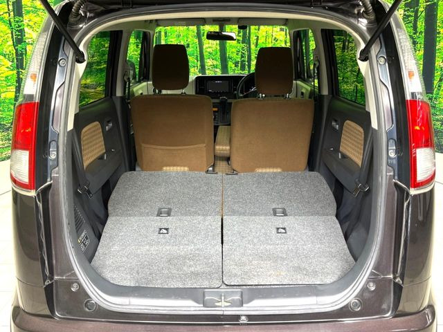 ���i�̂���������ʋ΁A���}���ɏ\���ȉ׎��X�y�[�X���m�ۂ��Ă���܂��B�Z�J���h�V�[�g��|���ƁA�傫�ȉו��̐ύڂ��\�ł���