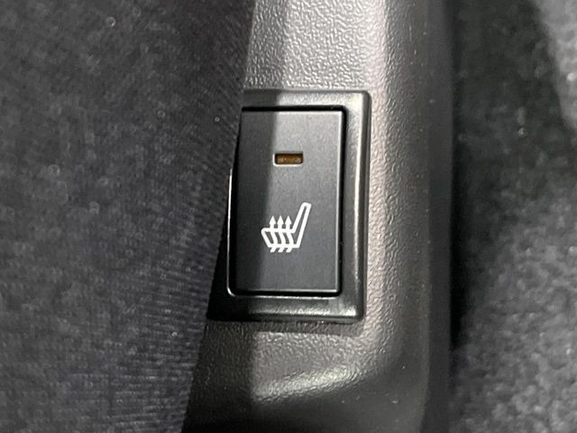 【シートヒーター】寒い日に重宝するシートヒーター!エアコンより早く温まってくれるので寒がりの人も安心ですね♪エアコンの温風は乾燥するから苦手、という方にもをおすすめです。