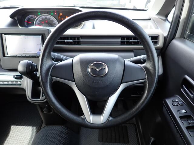 オリックス認定中古車は御納車前に全車12または24ヶ月月点検を実施しオイル、エレメント、全ワイパーゴム、エアコンフィルターは無条件で新品に交換致します。安心の充実整備です。