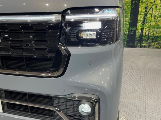 【LEDヘッドライト】悪天候や夜間走行時も良好な視界を確保し安心して運転できる高輝度LEDヘッドライトを装備!点灯速度が早く、消費電力も抑えられています。