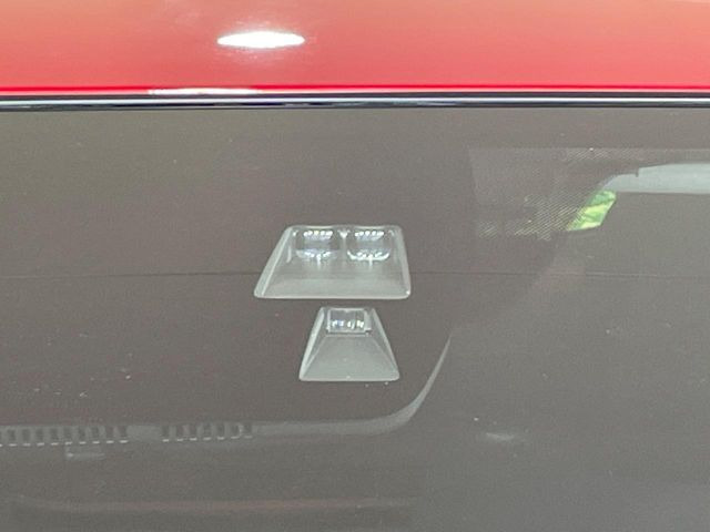 �yi-ACTIVESENSE�z���s���ɑO���̎ԗ�����F�����A�Փ˂������Ȏ��͌x��ƃu���[�L�ŏՓˉ���Ɣ�Q�y�����A�V�X�g�B�����S�Ƀh���C�u�����y���݂��������܂��B