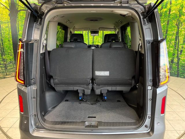 ���i�̂���������ʋ΁A���}���ɏ\���ȉ׎��X�y�[�X���m�ۂ��Ă���܂��B�Z�J���h�V�[�g��|���ƁA�傫�ȉו��̐ύڂ��\�ł���