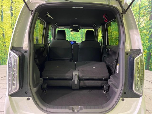 ���i�̂���������ʋ΁A���}���ɏ\���ȉ׎��X�y�[�X���m�ۂ��Ă���܂��B�Z�J���h�V�[�g��|���ƁA�傫�ȉו��̐ύڂ��\�ł���