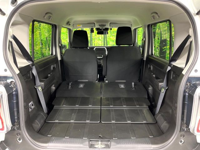普段のお買い物や通勤、送迎等に十分な荷室スペースを確保しております。セカンドシートを倒すと、大きな荷物の積載も可能です♪