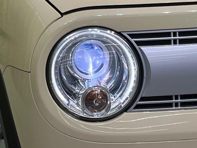 【HIDヘッドライト】非常に明るく前方を照らしてくれるので、悪天候や夜間の走行時も視界良好で安心してお乗りいただけます。