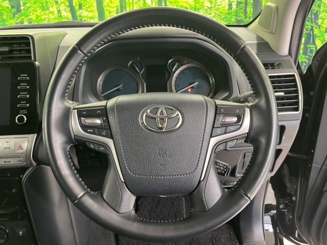 ステアリングも使用感が少なく、きれいな状態となっております♪