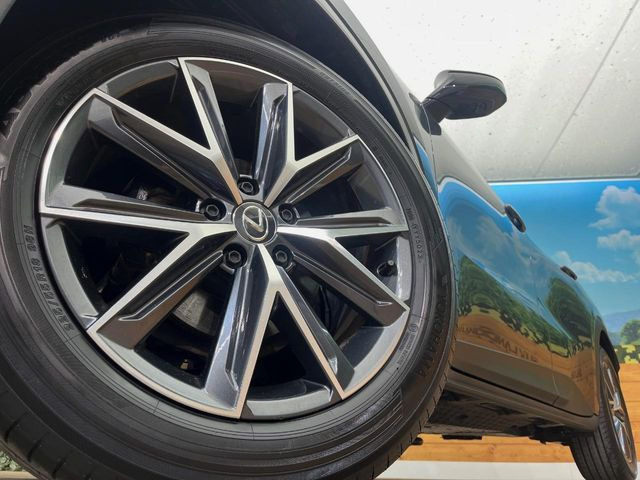 �y����18�C���`�A���~�z�C�[���z�O�ςɃ}�b�`���������A���~�z�C�[���𑕒����Ă���܂��B�e��ЊO�A���~�z�C�[����A�X�^�b�h���X�^�C�����戵�����Ă���܂��B���񂲑��k����������