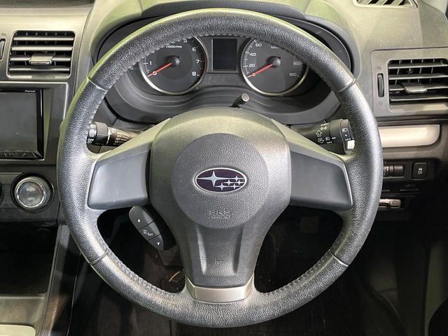 �y�����v�����X�e�A�����O�z�㎿�Ȋv���g�p���邱�ƂŁA��ɂ����������݂ƂĂ��^�]���₷���n���h���ł���