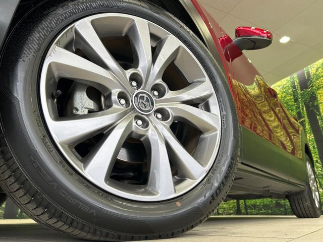 �y����18�C���`�A���~�z�C�[���z�O�ςɃ}�b�`���������A���~�z�C�[���𑕒����Ă���܂��B�e��ЊO�A���~�z�C�[����A�X�^�b�h���X�^�C�����戵�����Ă���܂��B���񂲑��k����������