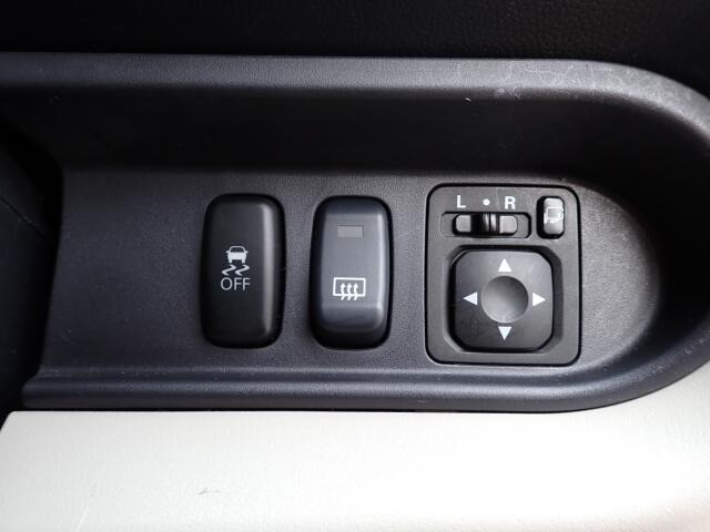 窓の開閉も楽々のパワーウィンドウです。