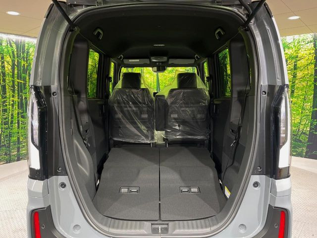 普段のお買い物や通勤、送迎等に十分な荷室スペースを確保しております。セカンドシートを倒すと、大きな荷物の積載も可能です♪