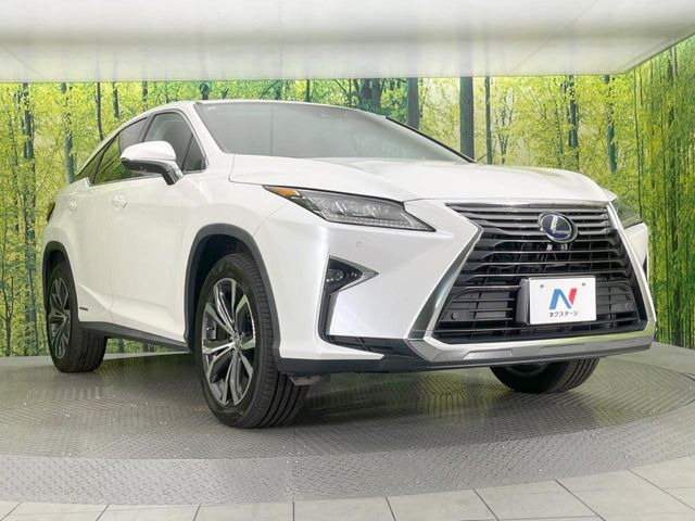 高透明度のガラス皮膜で撥水はもちろん、上質なツヤ・光沢を実現。紫外線や酸性雨から大切な愛車を保護し、色あせ・劣化を防止。「弾スプラッシュコート」、「弾プリミッサコート」からお選びいただけます。