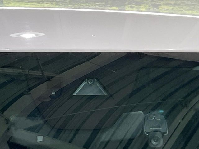 �y�X�}�[�g�u���[�L�T�|�[�g�z���s���ɑO���̎ԗ�����F�����A�Փ˂������Ȏ��͌x��ƃu���[�L�ŏՓˉ���Ɣ�Q�y�����A�V�X�g�B�����S�Ƀh���C�u�����y���݂��������܂��B