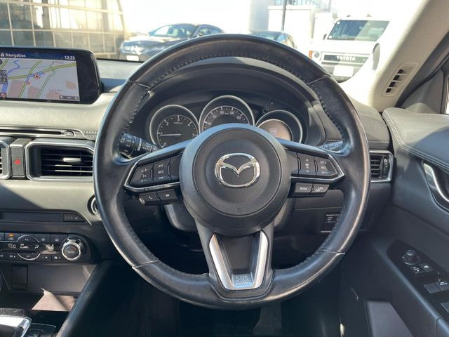 �y�����v�����X�e�A�����O�z�㎿�Ȋv���g�p���邱�ƂŁA��ɂ����������݂ƂĂ��^�]���₷���n���h���ł���