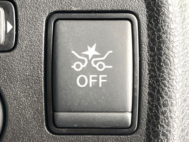 【インテリジェントエマージェンシーブレーキ】フロントカメラで前方の車両や歩行者を検知。衝突しそうな時は衝突被害軽減ブレーキが作動、衝突回避をサポート。より安全にドライブをお楽しみいただけます。