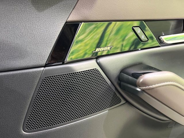 �yBOSE�T�E���h�V�X�e���z���[�J�[�I�v�V�����̍��i�ʃT�E���h�V�X�e���𓋍ځB��p�̃`���[�j���O���{���ꂽ�召�l�X�ȃX�s�[�J�[����ǎ��ȃT�E���h���t�ł��A�Տꊴ���ӂ�鉹����Ԃ����o���܂��B