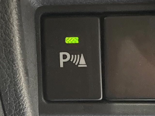 【リアコーナーセンサー】バンパーに付いたセンサーが障害物を検知!一定の距離に近づくとアラートで教えてくれます♪狭い駐車スペースや車庫入れ時も安心ですね☆