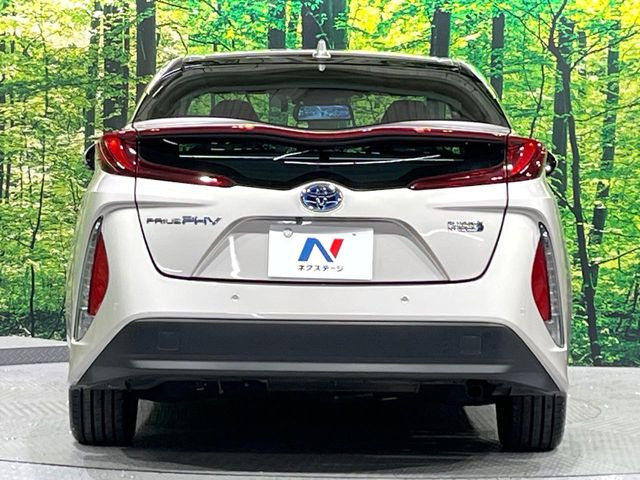 安心の最長10年・走行無制限保証(有償)をご用意。保証内容も充実はもちろん、無料点検&オイル交換や、年中無休の全国・24時間ロードサービスも付帯されておりますのでご安心下さい。