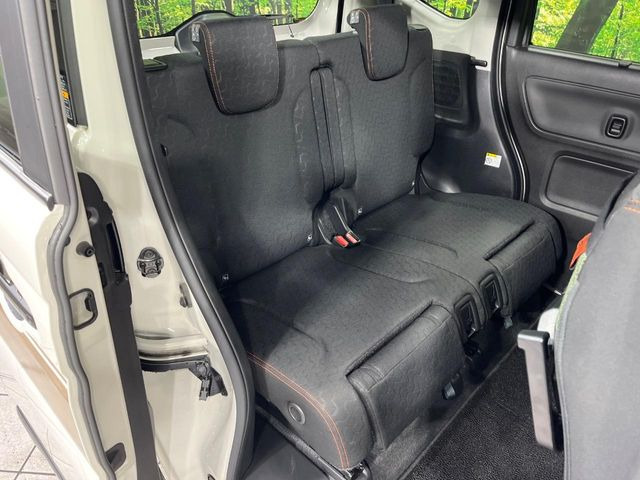 後部座席も気になるようなキズ・汚れやへたり等、大きなダメージはなく、良好な状態です。