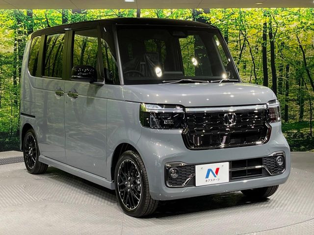 高透明度のガラス皮膜で撥水はもちろん、上質なツヤ・光沢を実現。紫外線や酸性雨から大切な愛車を保護し、色あせ・劣化を防止。「弾スプラッシュコート」、「弾プリミッサコート」からお選びいただけます。