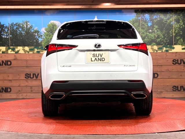 安心の最長10年・走行無制限保証(有償)をご用意。保証内容も充実はもちろん、無料点検&オイル交換や、年中無休の全国・24時間ロードサービスも付帯されておりますのでご安心下さい。