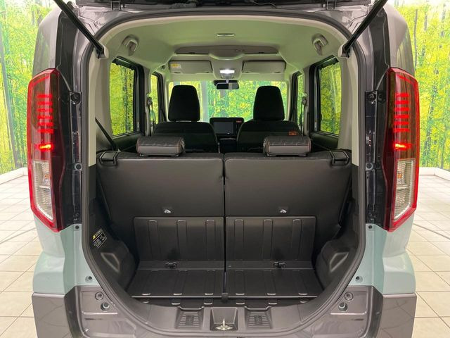 ���i�̂���������ʋ΁A���}���ɏ\���ȉ׎��X�y�[�X���m�ۂ��Ă���܂��B�Z�J���h�V�[�g��|���ƁA�傫�ȉו��̐ύڂ��\�ł���