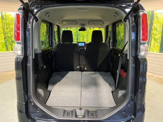 後席を格納すると、これだけの広さが!シーンに合わせたシートアレンジで、大きな荷物も積むことが出来ます♪