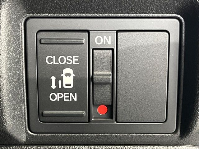 【パワースライドドア】スマートキーや運転席のスイッチでスライドドアの開閉が可能♪電動だから力を入れてドアを開ける必要が無く、小さいお子様でも、重い荷物を持っている時もラクに開け閉めできます♪