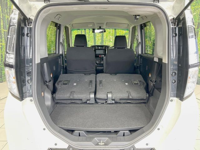後席を格納すると、これだけの広さが!シーンに合わせたシートアレンジで、大きな荷物も積むことが出来ます♪