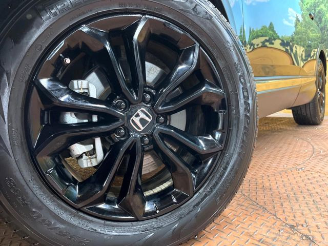 【純正18インチアルミホイール】外観にマッチした純正アルミホイールを装着しております。各種社外アルミホイールや、スタッドレスタイヤも取扱いしております。是非ご相談ください♪