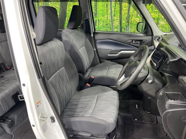 運転席シート廻りは使用感も少なく、良好な状態となっています。丁寧に使われていたことがよくわかりますね。