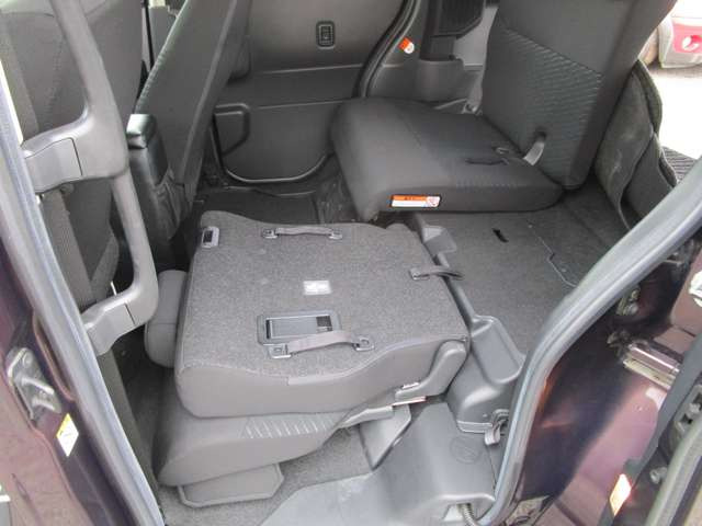 分割可倒式リアシートを倒すと荷物も結構積めます!