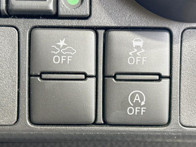 【スマートアシスト】走行中に前方の車両等を認識し、衝突しそうな時は警報とブレーキで衝突回避と被害軽減をアシスト。より安全にドライブをお楽しみいただけます。