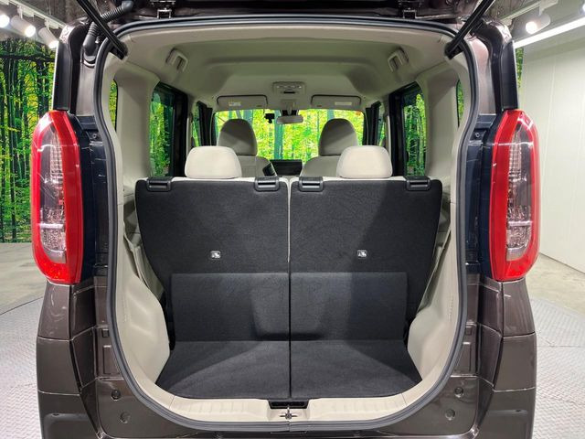 ���i�̂���������ʋ΁A���}���ɏ\���ȉ׎��X�y�[�X���m�ۂ��Ă���܂��B�Z�J���h�V�[�g��|���ƁA�傫�ȉו��̐ύڂ��\�ł���