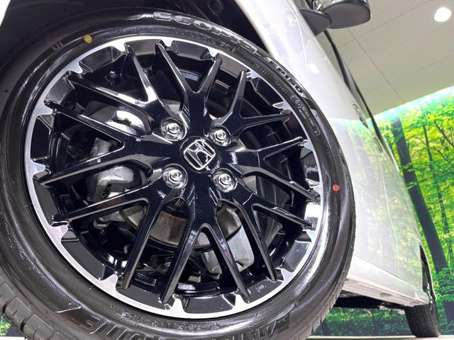 【純正15インチアルミホイール】外観にマッチした純正アルミホイールを装着しております。各種社外アルミホイールや、スタッドレスタイヤも取扱いしております。是非ご相談ください♪