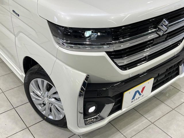 【LEDヘッドライト】悪天候や夜間走行時も良好な視界を確保し安心して運転できる高輝度LEDヘッドライトを装備!点灯速度が早く、消費電力も抑えられています。