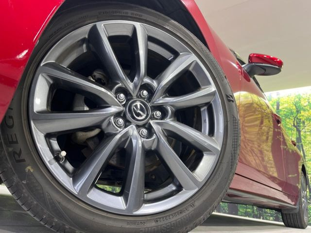 �y����18�C���`�A���~�z�C�[���z�O�ςɃ}�b�`���������A���~�z�C�[���𑕒����Ă���܂��B�e��ЊO�A���~�z�C�[����A�X�^�b�h���X�^�C�����戵�����Ă���܂��B���񂲑��k����������