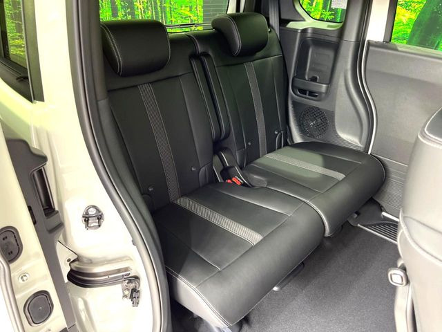 後部座席も気になるようなキズ・汚れやへたり等、大きなダメージはなく、良好な状態です。