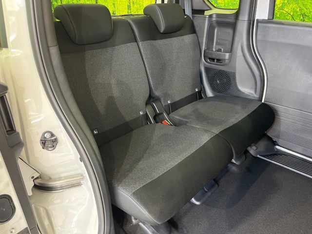 後部座席も気になるようなキズ・汚れやへたり等、大きなダメージはなく、良好な状態です。